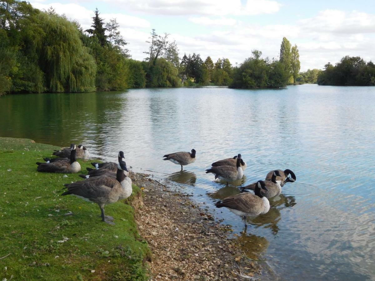 d'une Eure à l'autre Sainte-Gemme-Moronval Extérieur photo